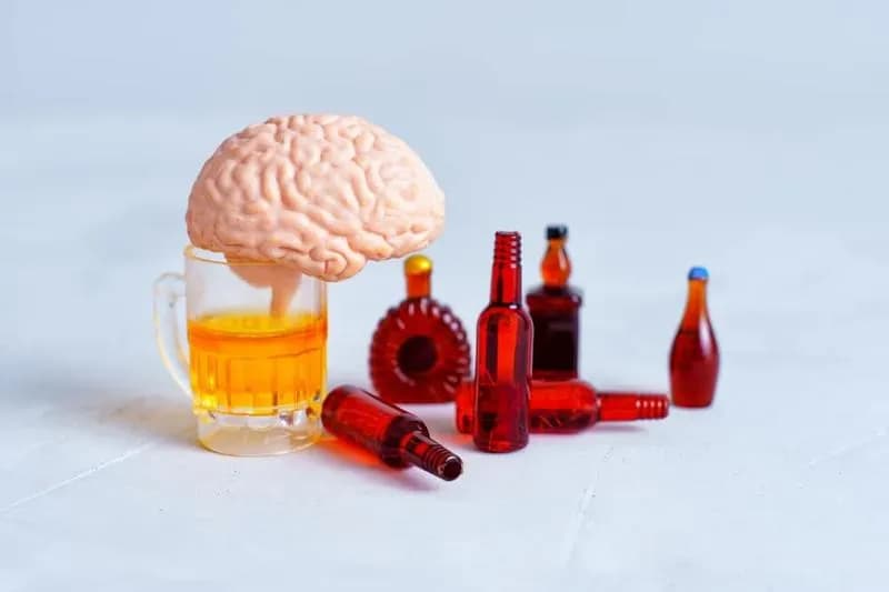 Butelka wina ile to wódki? Sprawdź, ile alkoholu naprawdę pijesz