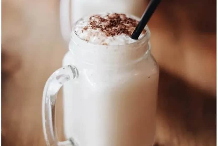 Najlepsze przepisy na drinki z soplicą orzech laskowy, które zaskoczą