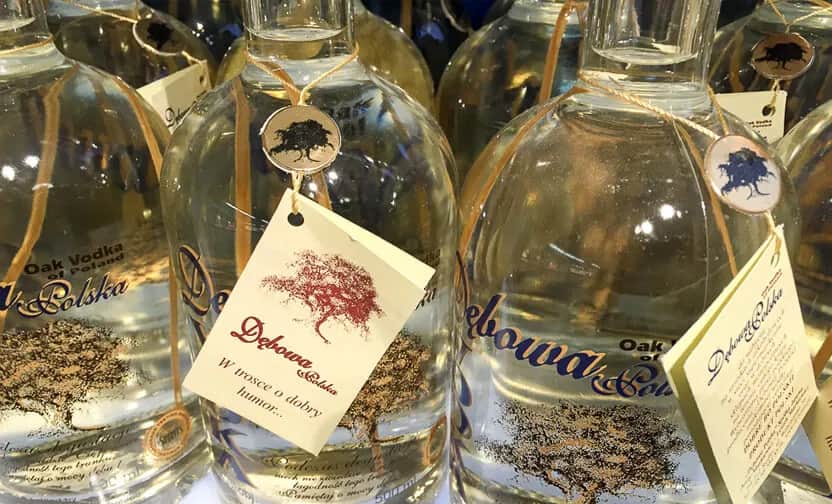 Ile kosztuje wódka dębowa? Sprawdź ceny różnych wariantów