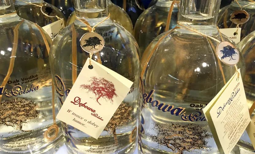 Ile kosztuje wódka dębowa? Sprawdź ceny różnych wariantów