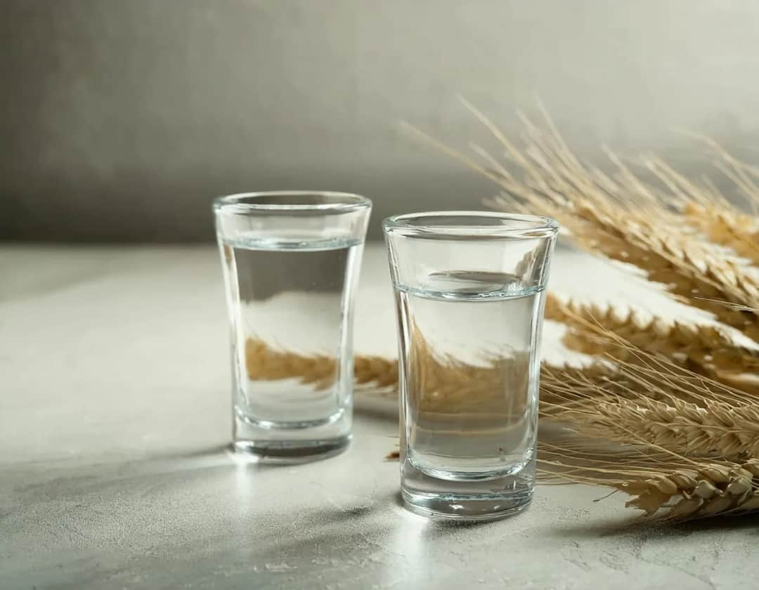 Ile kcal ma kieliszek wódki? Zaskakujące fakty o kaloriach