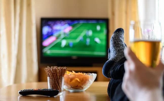 Chrupiące przekąski na meczu w TV: zdrowe i pyszne opcje, które pokochasz