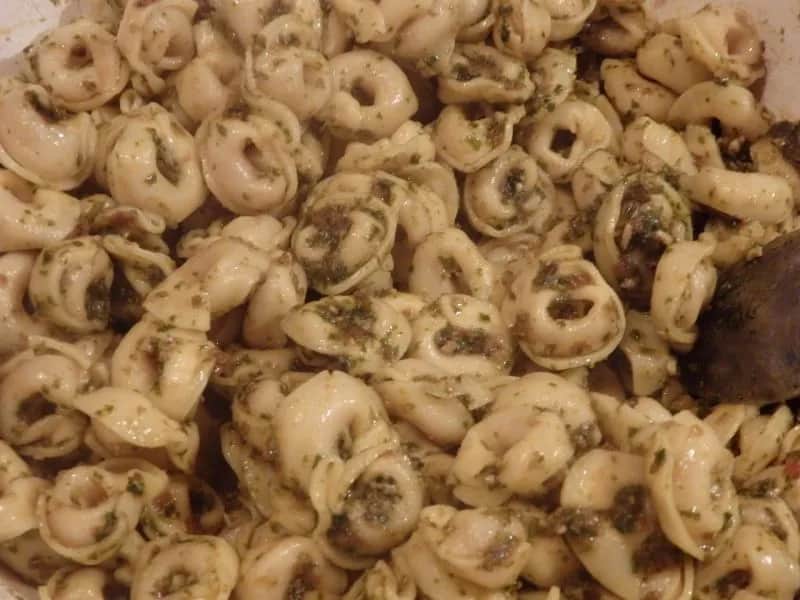 Tortellini z pesto jak podawać - 5 zaskakujących sposobów na serwowanie