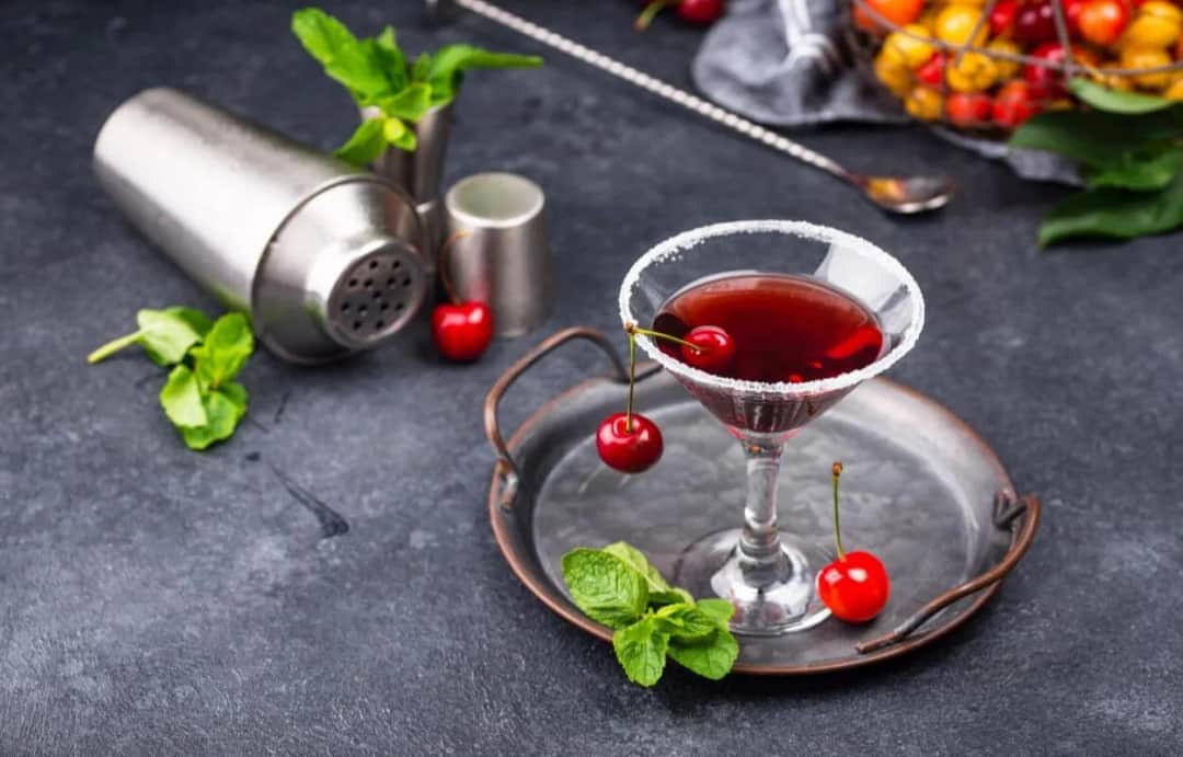 Jak przygotować idealny drink Manhattan: składniki i historia