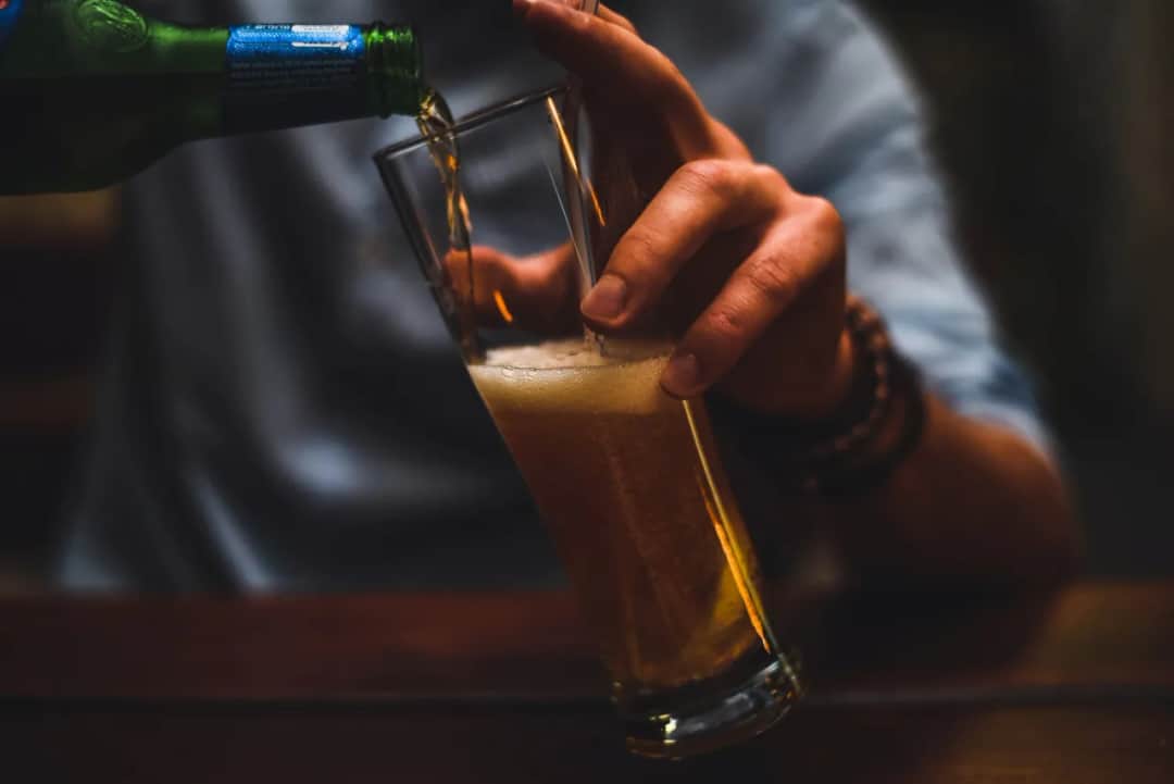 Czy jedno piwo dziennie to alkoholizm? Sprawdź, co mówią eksperci