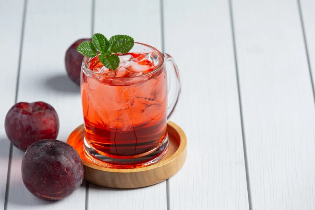 Zaskakujące drinki ze śliwowicą, które oczarują Twoich gości