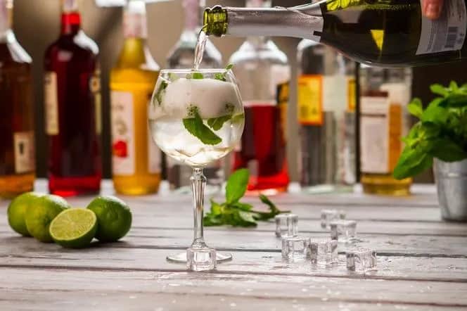Najlepsze drinki z szampanem na wyjątkowe okazje i imprezy