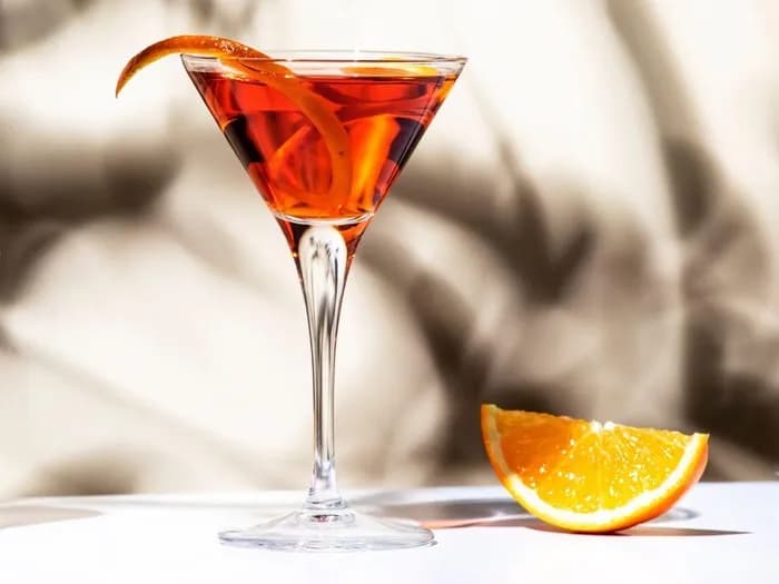 Najlepsze drinki z martini czerwonym, które musisz spróbować tej nocy