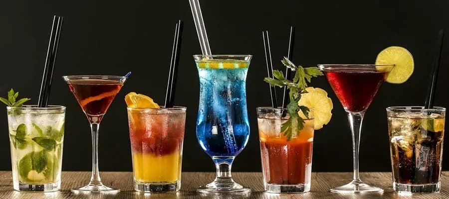 Proste i smaczne drinki domowe na każdą okazję, które zaskoczą gości