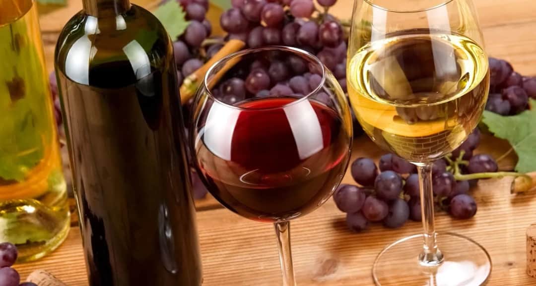 Czy czerwone wino podnosi ciśnienie? Odkryj ukryte skutki zdrowotne