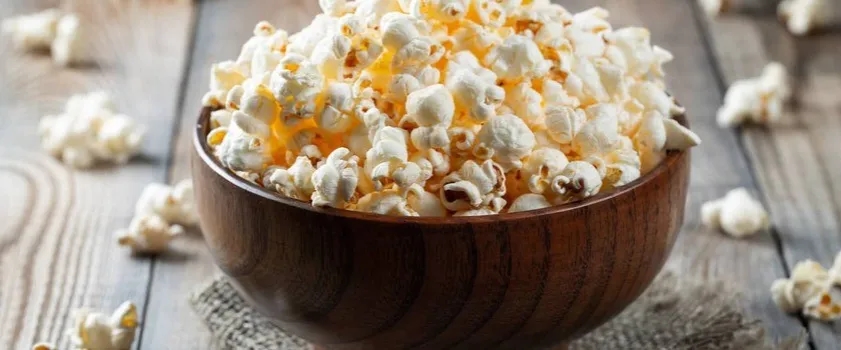 Ile kalorii ma paczka popcornu? Sprawdź, co naprawdę jesz