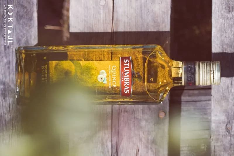 Najlepsze drinki z wódką pigwową, które zaskoczą Twoich gości