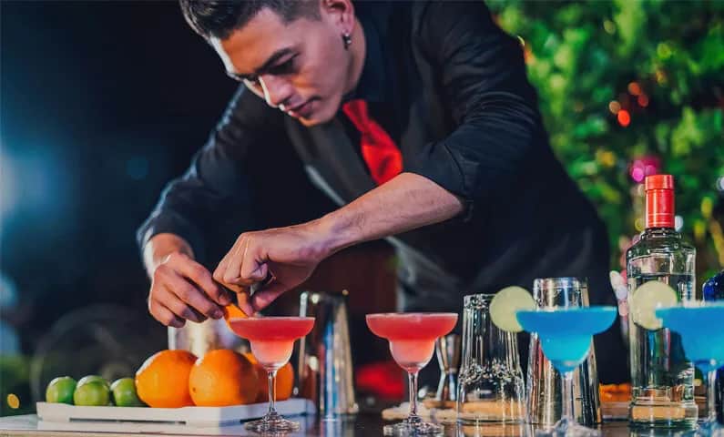 Gdzie na drinka w Warszawie? Odkryj najlepsze miejsca na wieczór