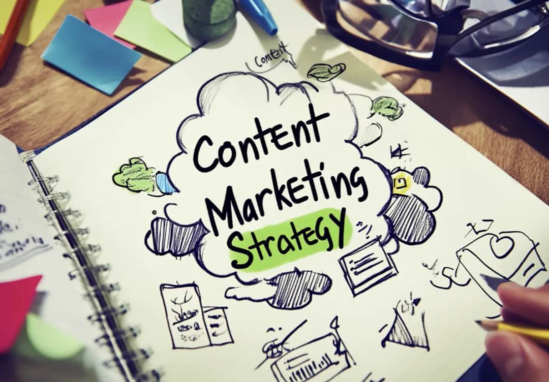 Jak stworzyć strategię content marketingową, która nie tylko przyciągnie ruch, ale i sprzeda produkt