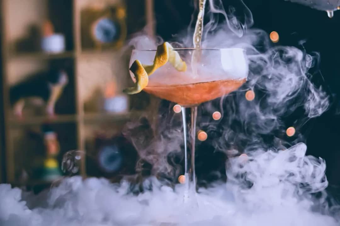 Gdzie kupić suchy lód do drinków i uniknąć rozczarowania?