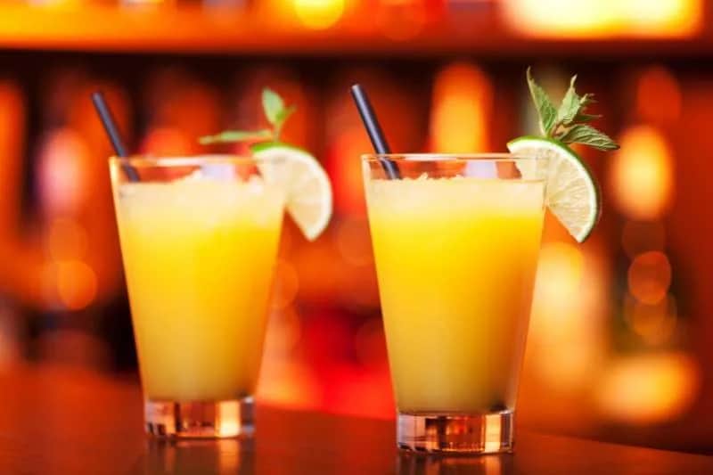 Najlepsze drinki z likierem pomarańczowym, które zachwycą Twoje podniebienie