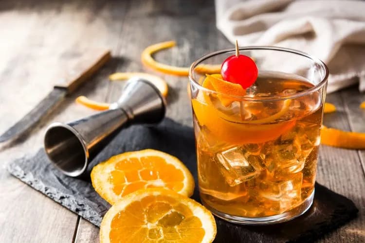 Prosty drink z whisky - łatwe przepisy na pyszne koktajle