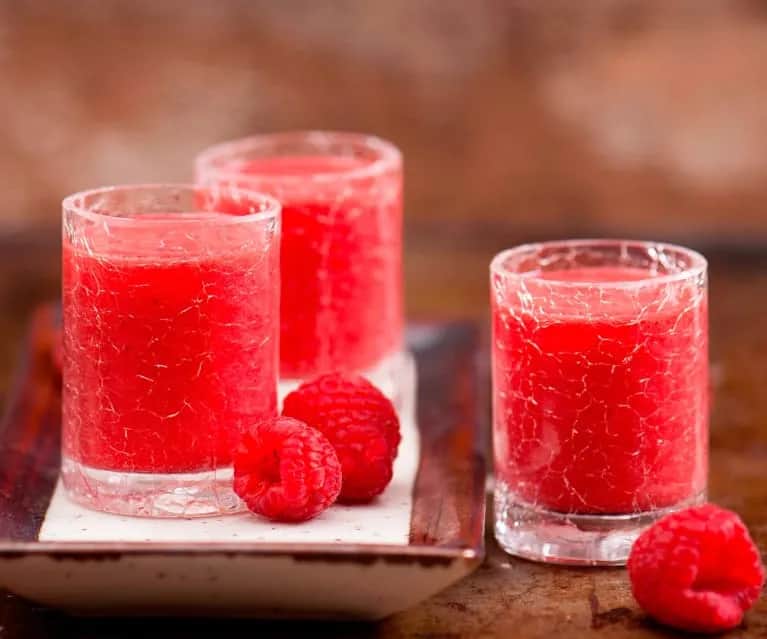 Orzeźwiające drinki z Soplicą Malinową na letnie imprezy i spotkania