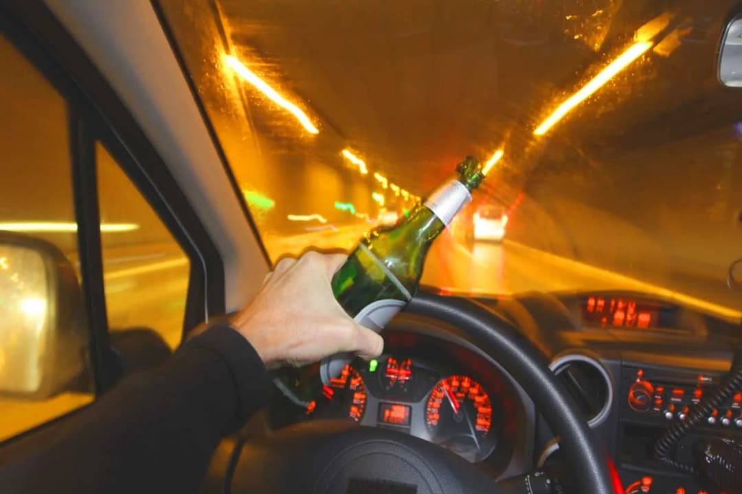 Dwa drinki - kiedy można jechać bez ryzyka utraty prawa jazdy?