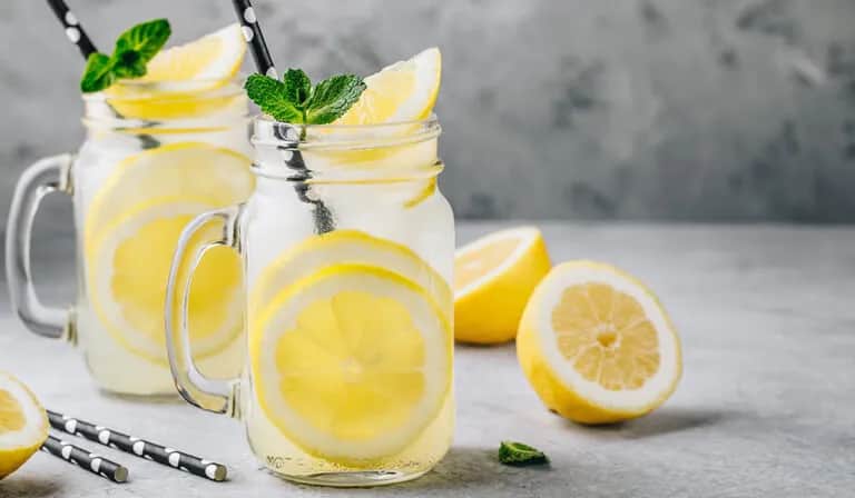 Czym popijać wódkę, aby uniknąć kaca i cieszyć się smakiem