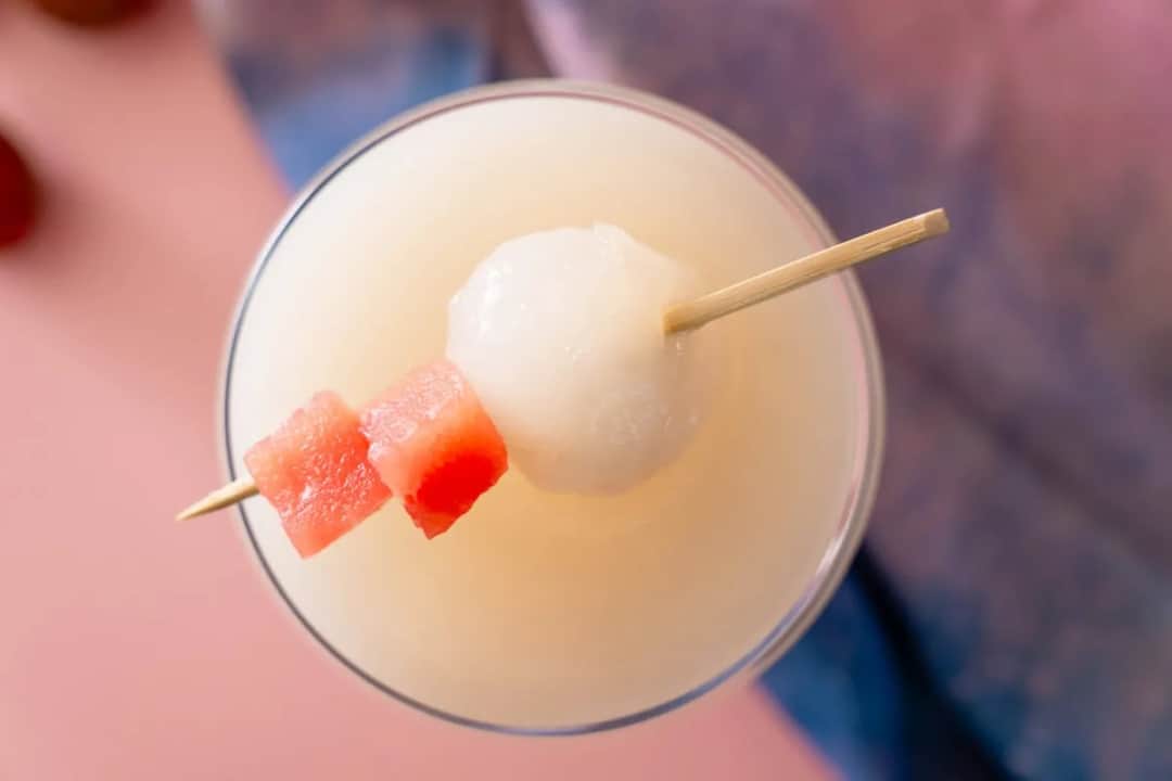 Pyszne napoje z lychee - przepisy na orzeźwiające drinki