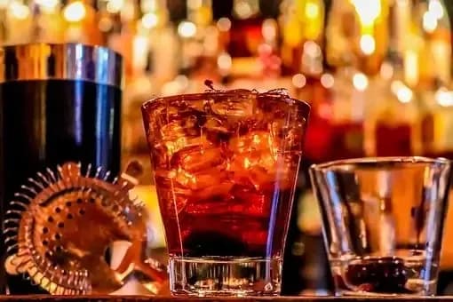 Pyszne drinki z piwem, które zaskoczą Twoich gości