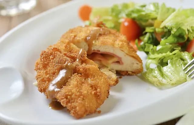Ile kcal ma kotlet z kurczaka? Zaskakujące różnice w kaloriach!