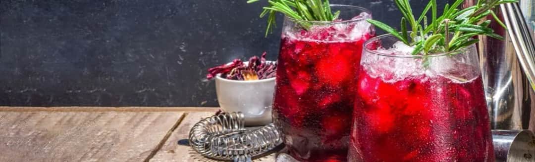 Pyszne drinki z herbatą, które odmienią Twoje letnie przyjęcia