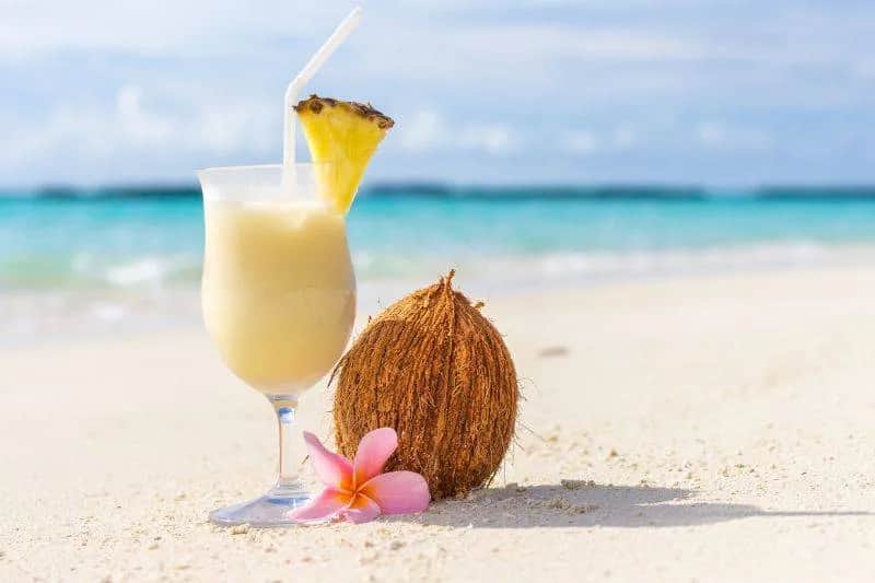 Pina colada drink – łatwy przepis na idealny letni koktajl
