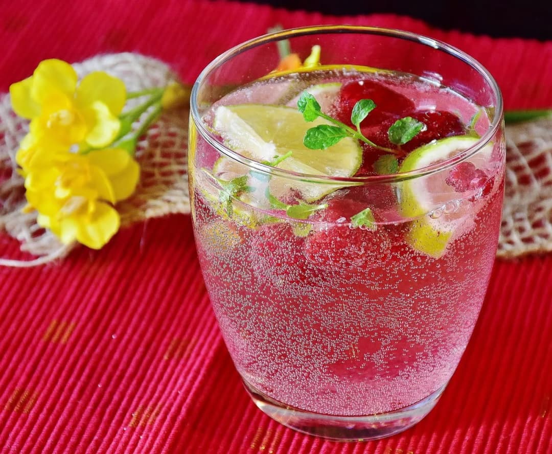 Orzeźwiające drinki z martini i prosecco na każdą okazję