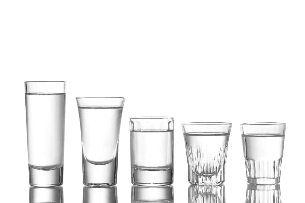 Kieliszek wódki ile promili? Zaskakujące fakty o alkoholu w organizmie