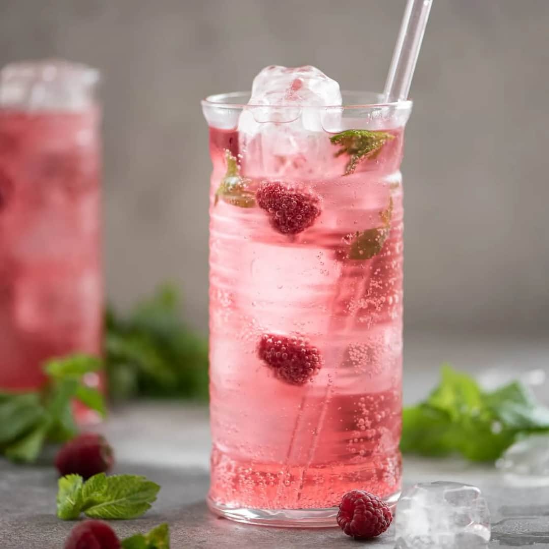 Najlepsze drinki z soplicą malinową, które zachwycą Twoich gości