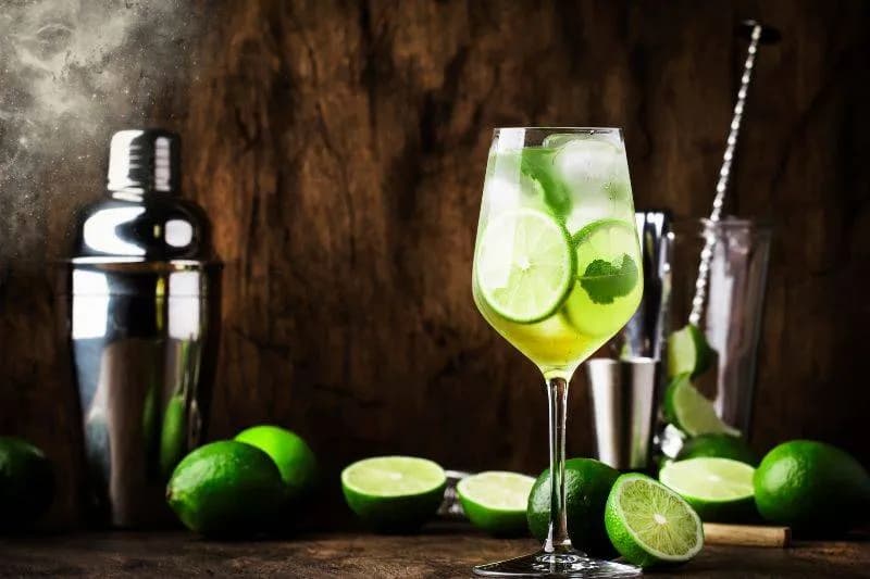 Najlepsze przepisy na drinki z martini rosso, które musisz spróbować
