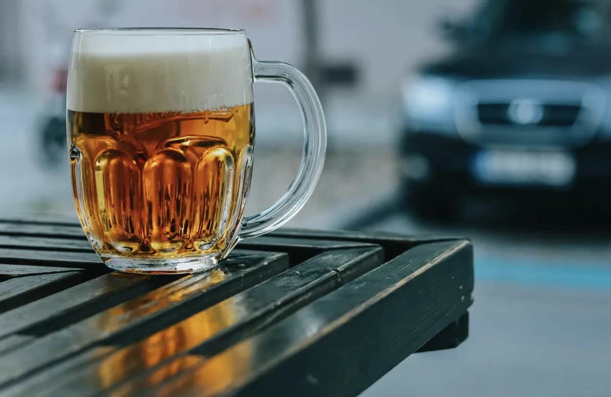 Dlaczego warto pić piwo bezalkoholowe? Koniecznie poznaj te zalety!