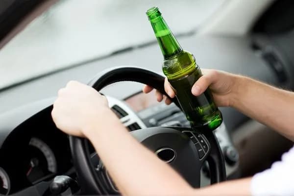 Czy piwo bezalkoholowe ma alkohol? Odkryj prawdę o jego zawartości